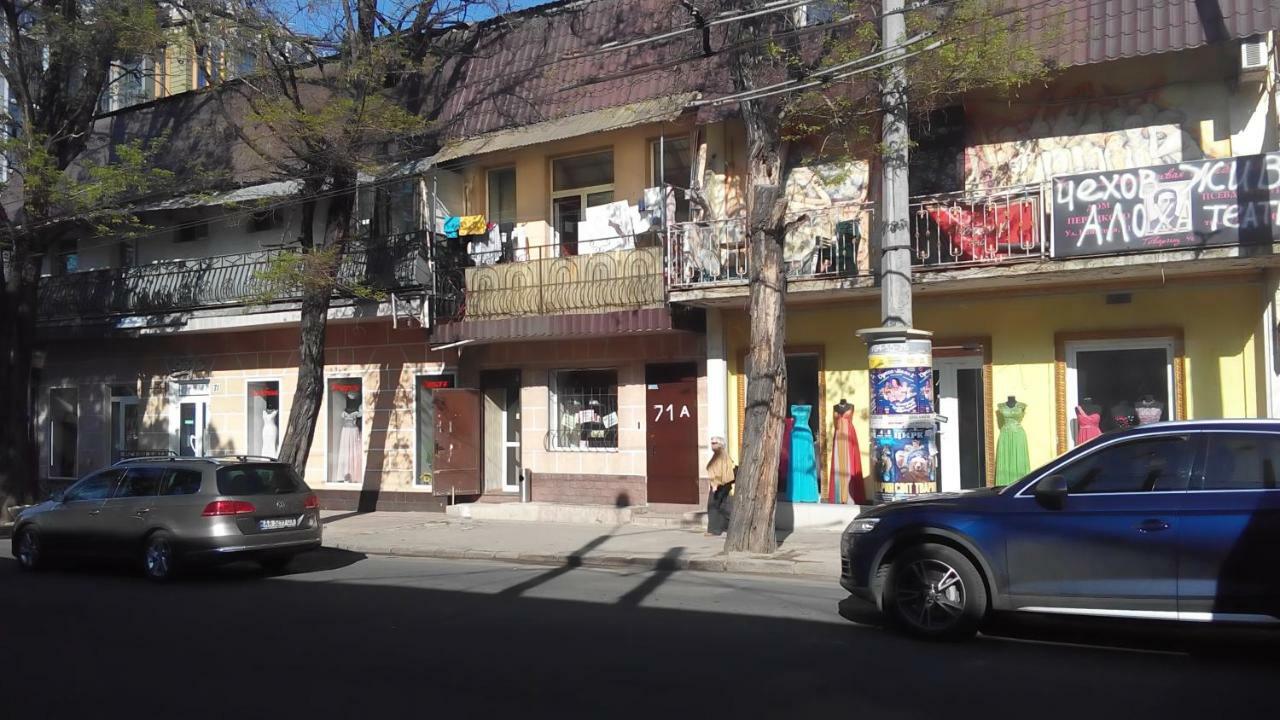 Hostel N1 Odessa Exterior photo